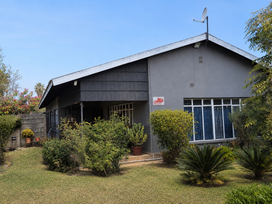 4 Bedroom Property for Sale in Oos Einde North West